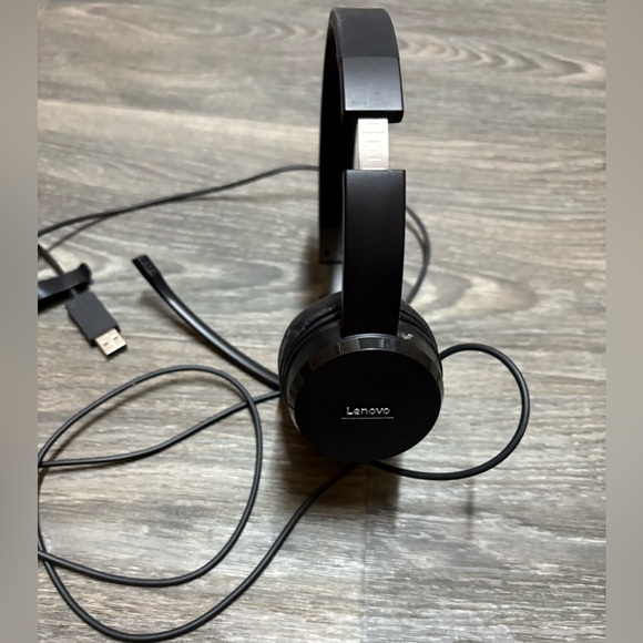 Lenovo Black On-Ear Wired Headphones With Microphone - Picture 1 of 2